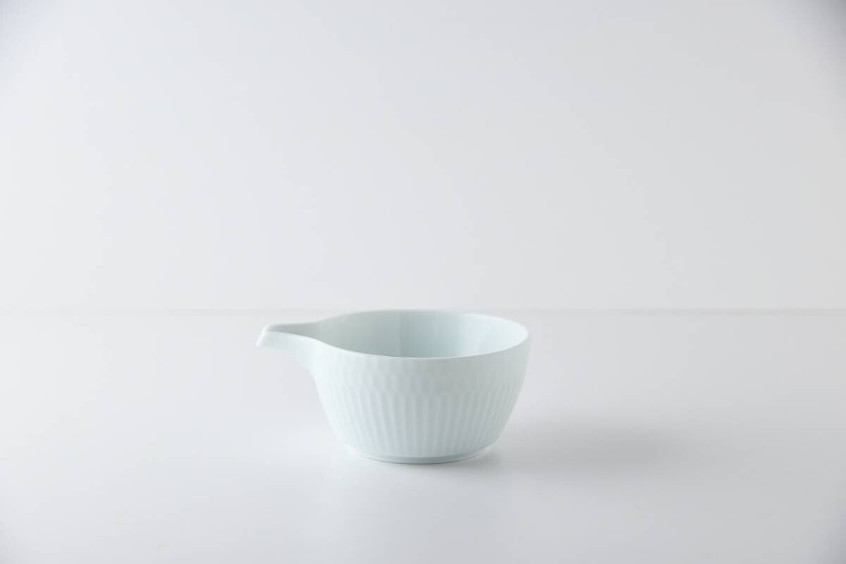 Oda Pottery: Sazanami Design Porcelain Bowl with Pouring Lip (Pale Blue) 小田陶器さざなみ片口小鉢(青白)