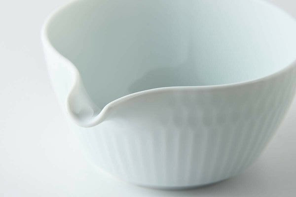 Oda Pottery: Sazanami Design Porcelain Bowl with Pouring Lip (Pale Blue) 小田陶器さざなみ片口小鉢(青白)
