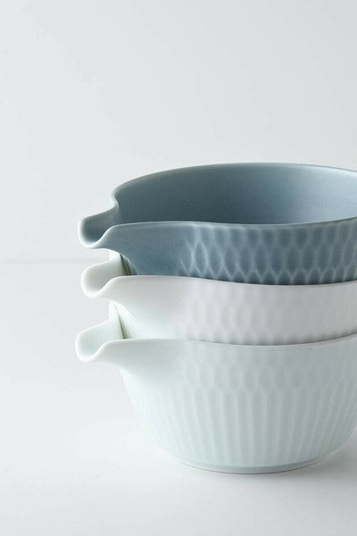 Oda Pottery: Sazanami Design Porcelain Bowl with Pouring Lip (Pale Blue) 小田陶器さざなみ片口小鉢(青白)