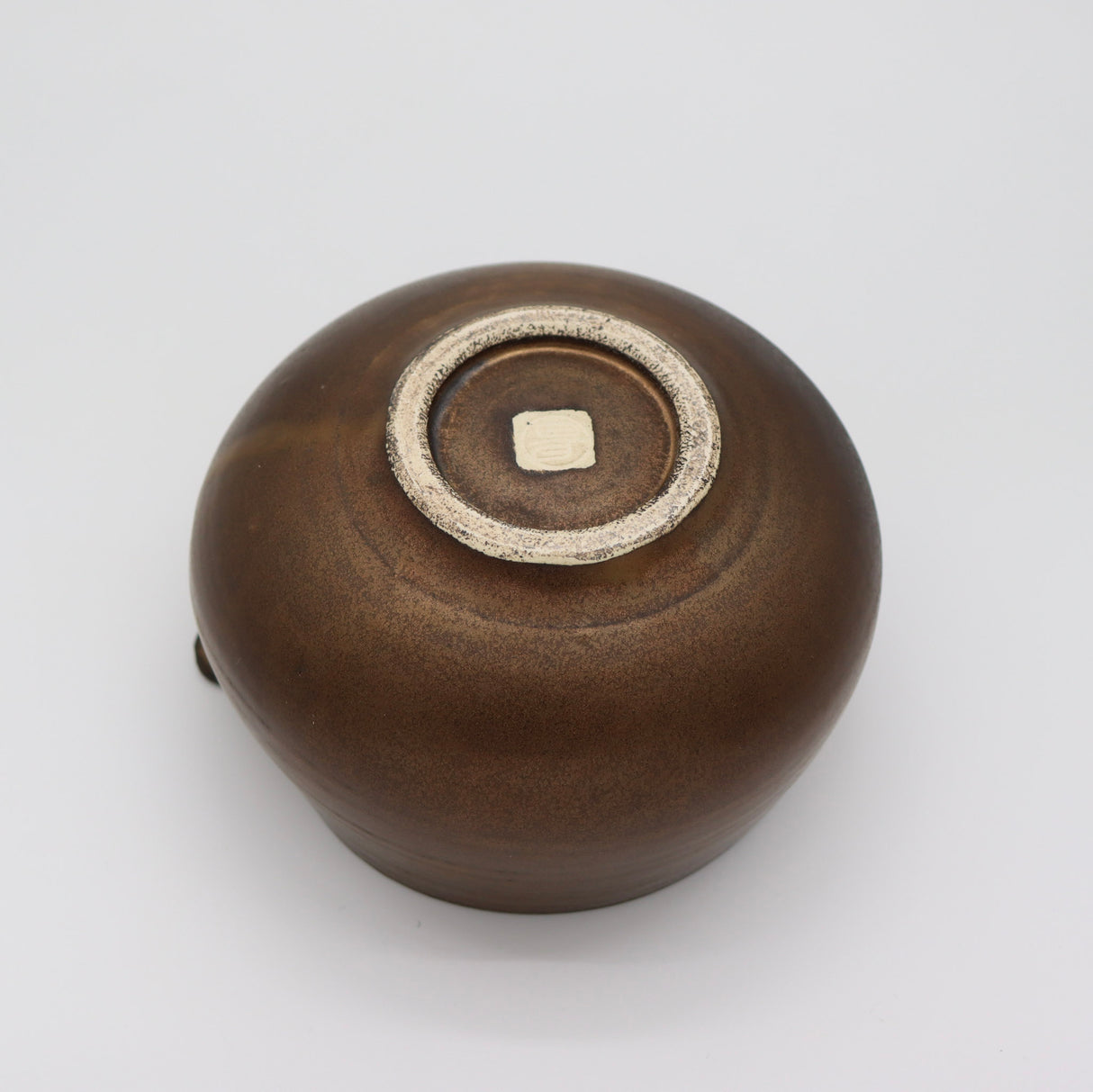 Emui × YUNOMI / YOIN (余韻) Matcha Pouring Bowl (Handmade Ceramic / 桐箱入りユノミオリジナル) yunomi.life