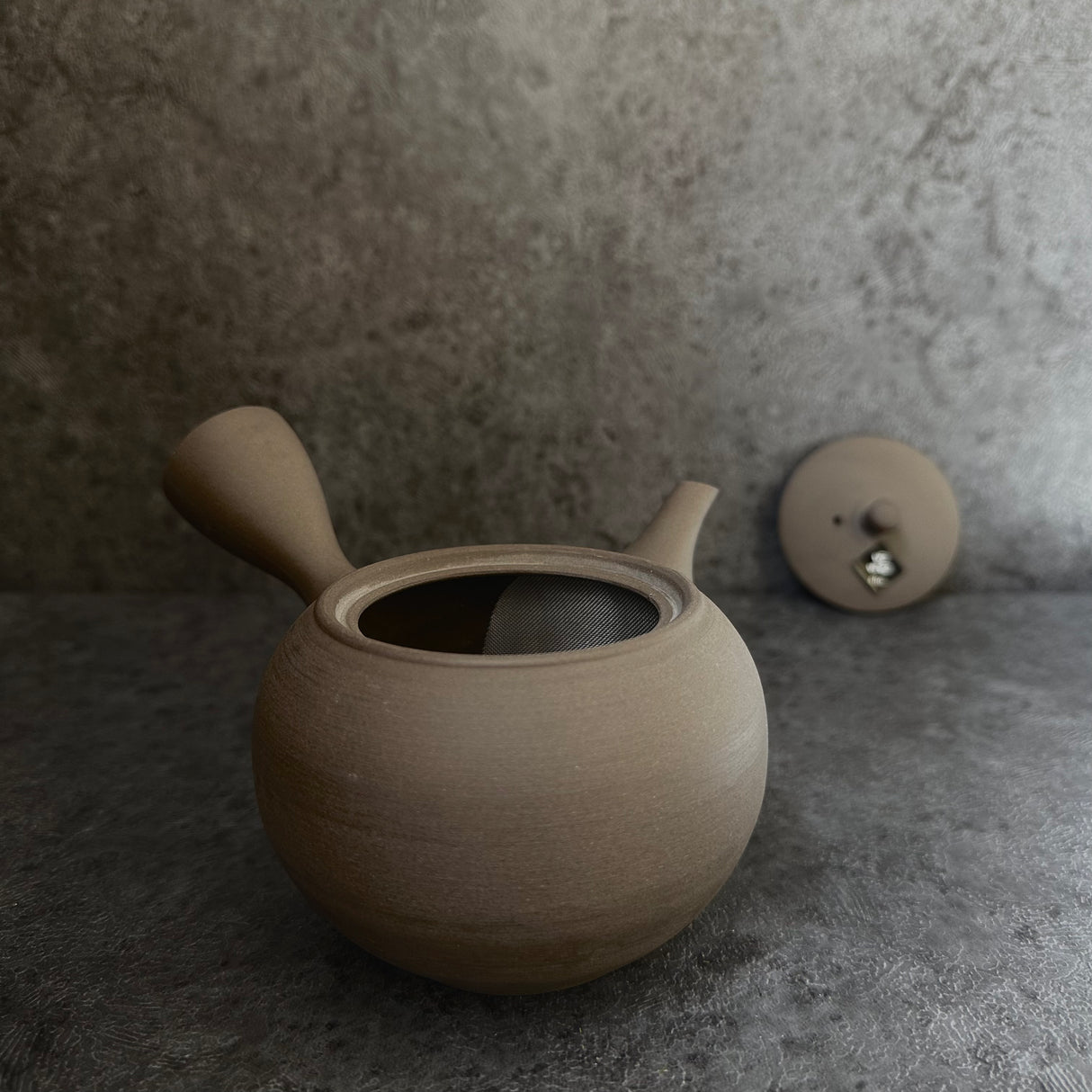 Shoko Kiln (F417): Earth Maru - Brown Clay Kyusu -teepannu (320 ml) 晶光茶泥丸急須