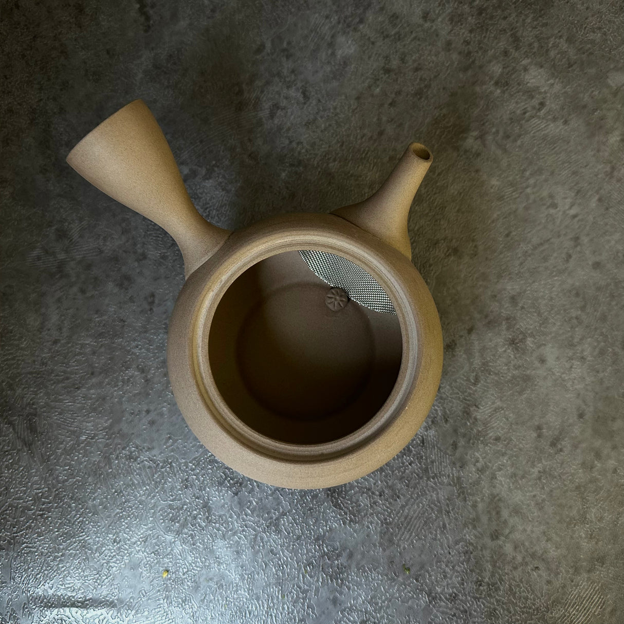 Shoko Kiln (F415): Earth Taira - Brown Clay Kyusu -teepannu (300 ml) 晶光茶泥平丸急須