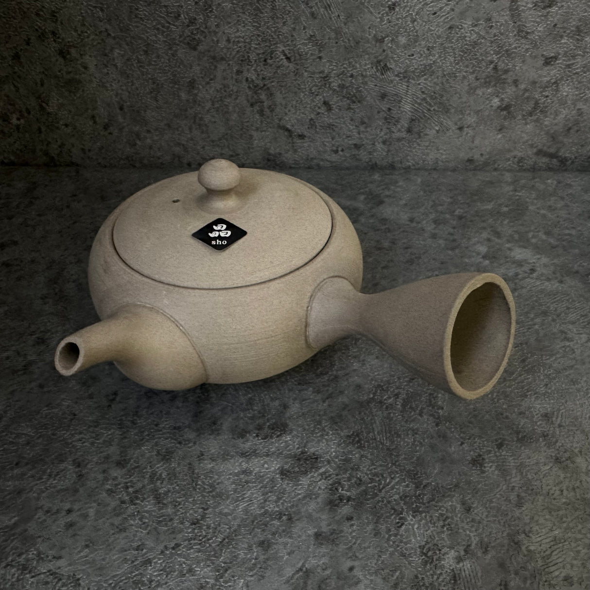 Shoko Kiln (F415): Earth Taira - Brown Clay Kyusu -teepannu (300 ml) 晶光茶泥平丸急須