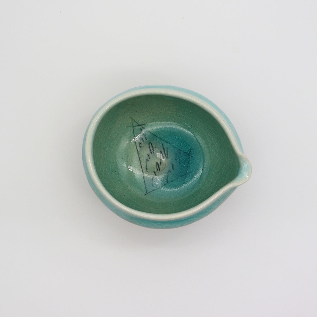 美濃焼 青白抹茶碗 片口付き / 【片口抹茶碗】片口二色線描き青白
