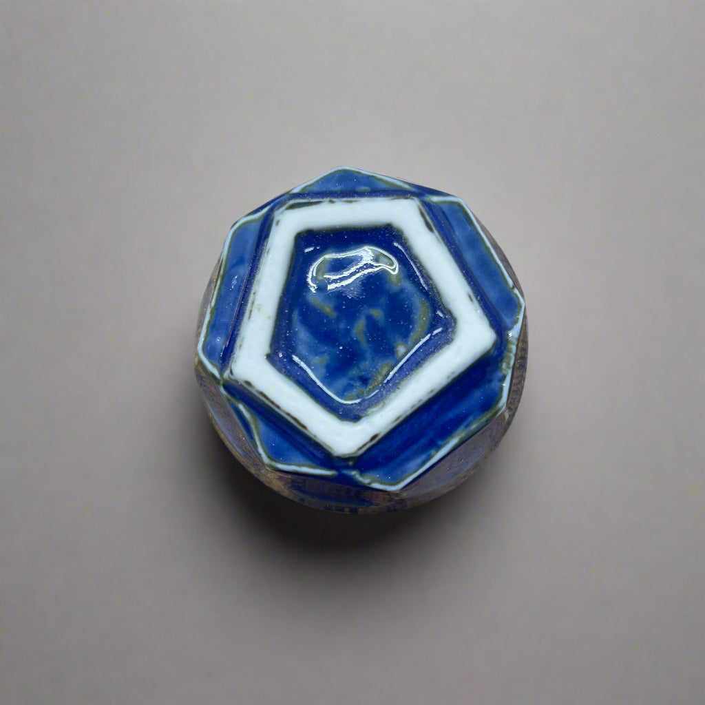 Seiangama: Carved Design Mino-yaki Guinomi Cup 5 Piece Set with Wooden Box 削ぎ五様ぐい呑揃