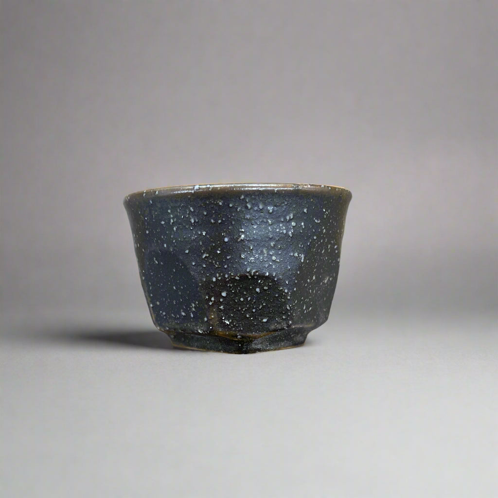 Seiangama: Carved Design Mino-yaki Guinomi Cup 5 Piece Set with Wooden Box 削ぎ五様ぐい呑揃