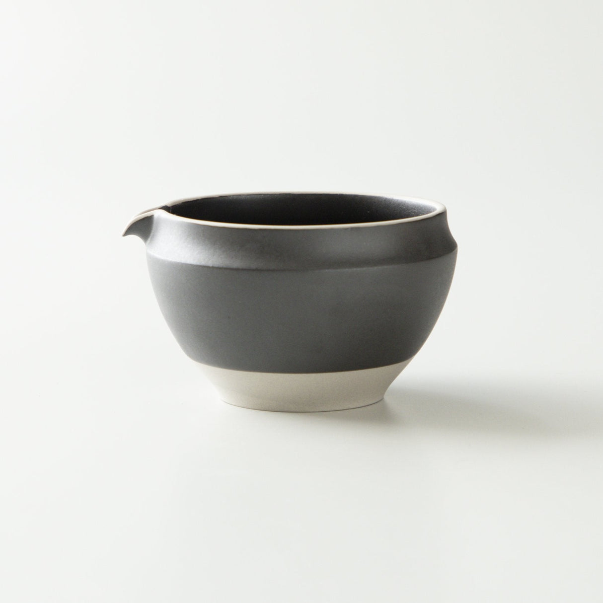 (while stock lasts) Origami Tea Akatsuki Black Minoyaki Porcelain Matcha Bowl with Pouring Lip 抹茶碗 暁月ブラック
