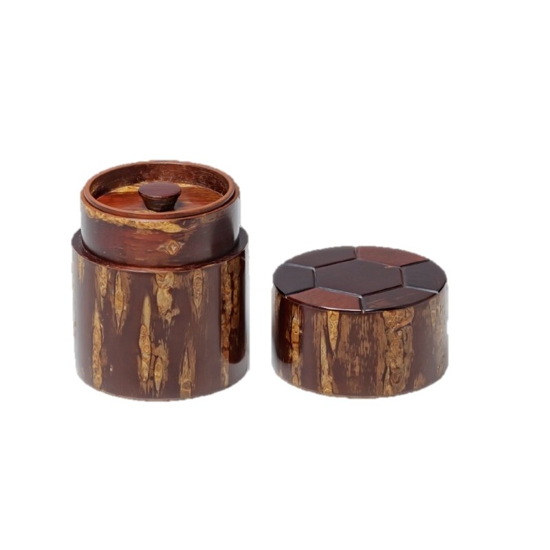 Fujiki Denshiro: Sakura Bark Tea Canister Turtle Shell Engraving by Arakawa Keitaro 総皮茶筒 天亀甲(荒川慶太郎 作) - Yunomi.life