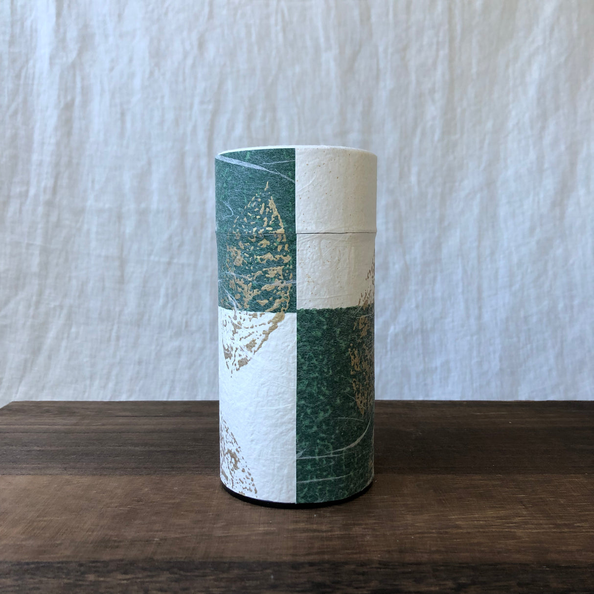 Okumura Seikan: Green Tea in Tea Can, Washi Paper - Gold leaf green 讃香 グリーン