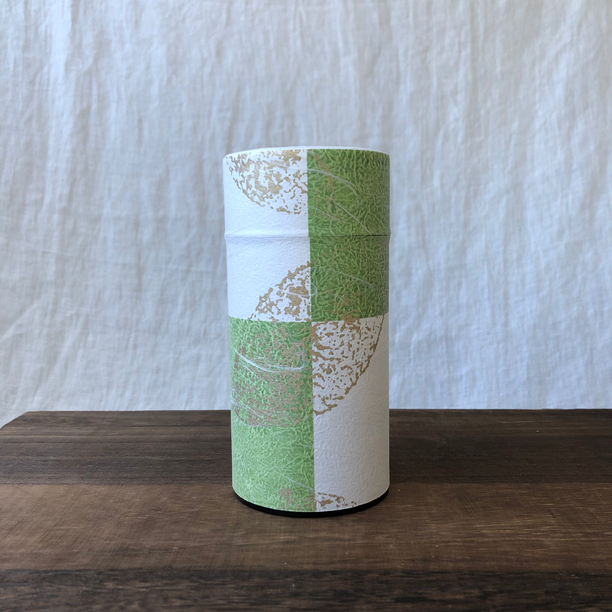 Okumura Seikan: Green Tea in Tea Can, Washi Paper - Gold leaf spring green 讃香 若葉