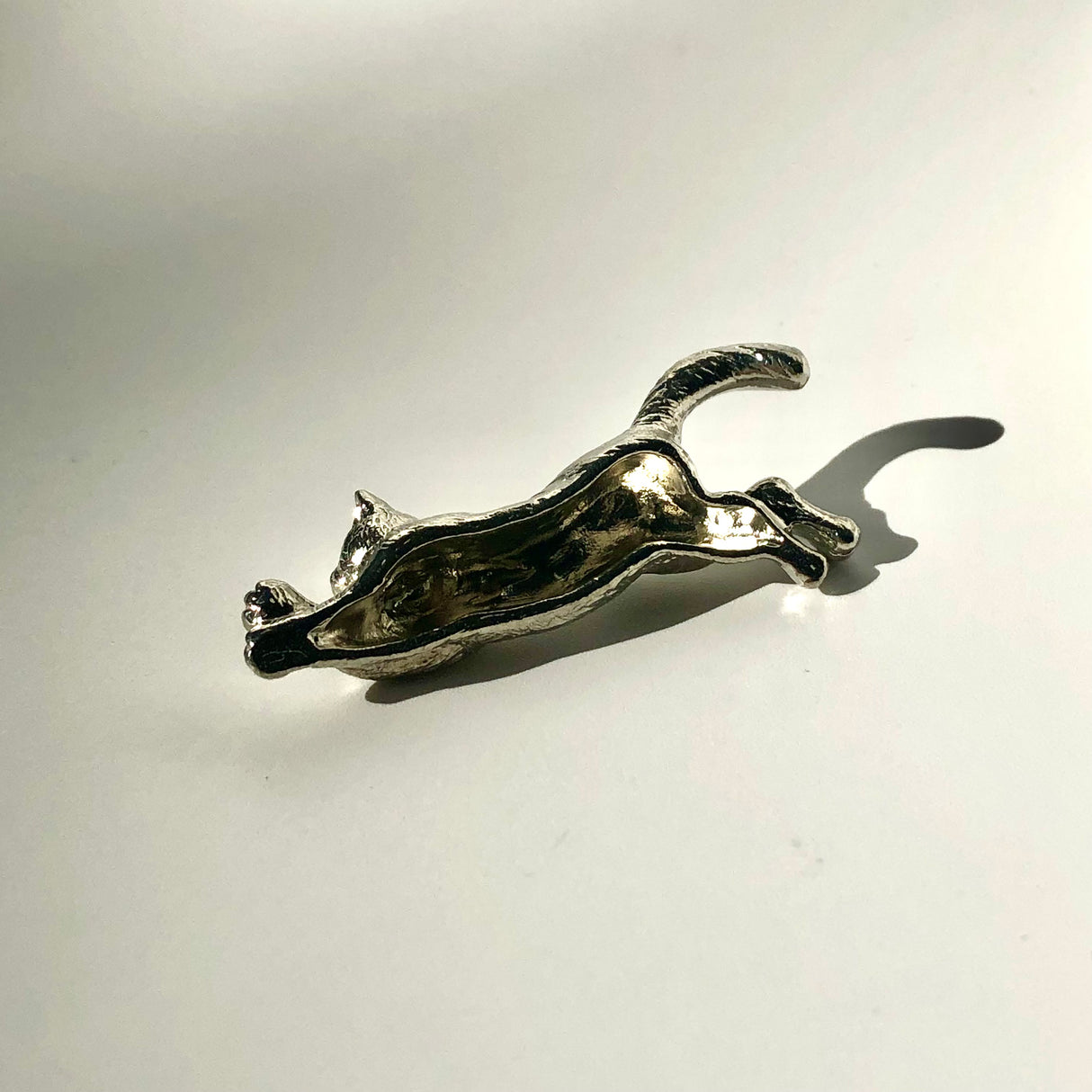 手作り錫箸置き 猫 #02 くつろぎ猫 錫製ごろん猫