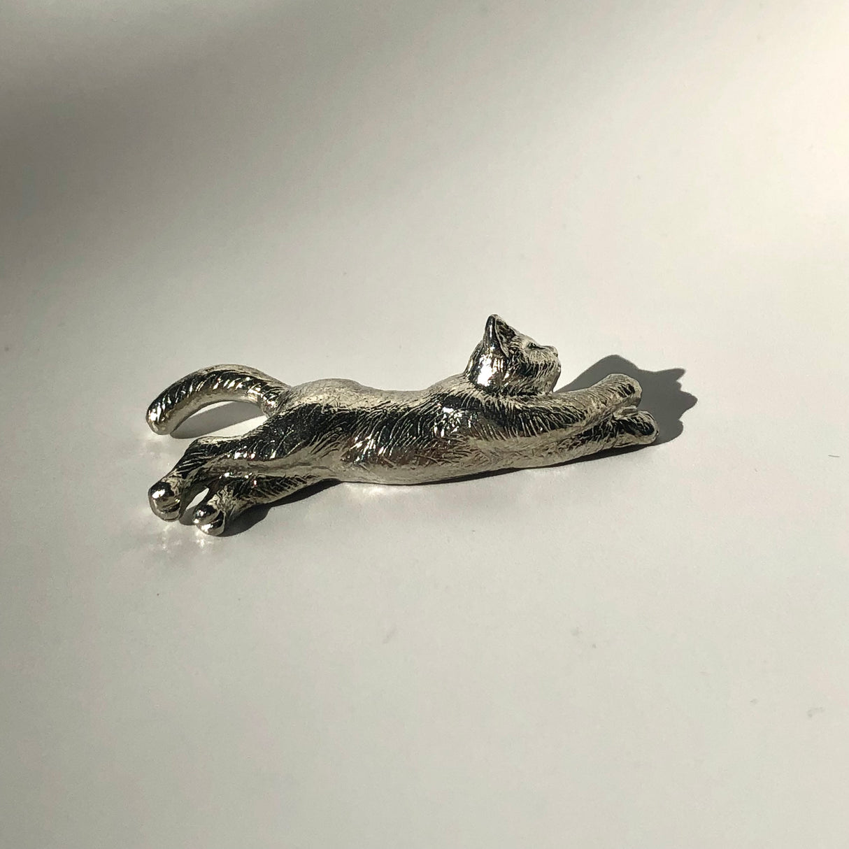 手作り錫箸置き 猫 #02 くつろぎ猫 錫製ごろん猫