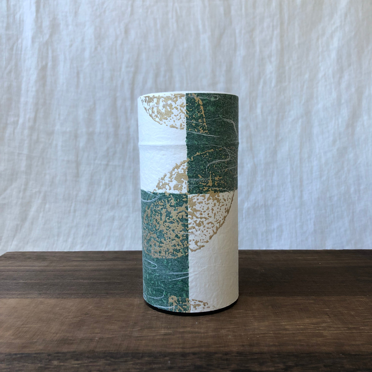 Okumura Seikan: Green Tea in Tea Can, Washi Paper - Gold leaf green 讃香 グリーン