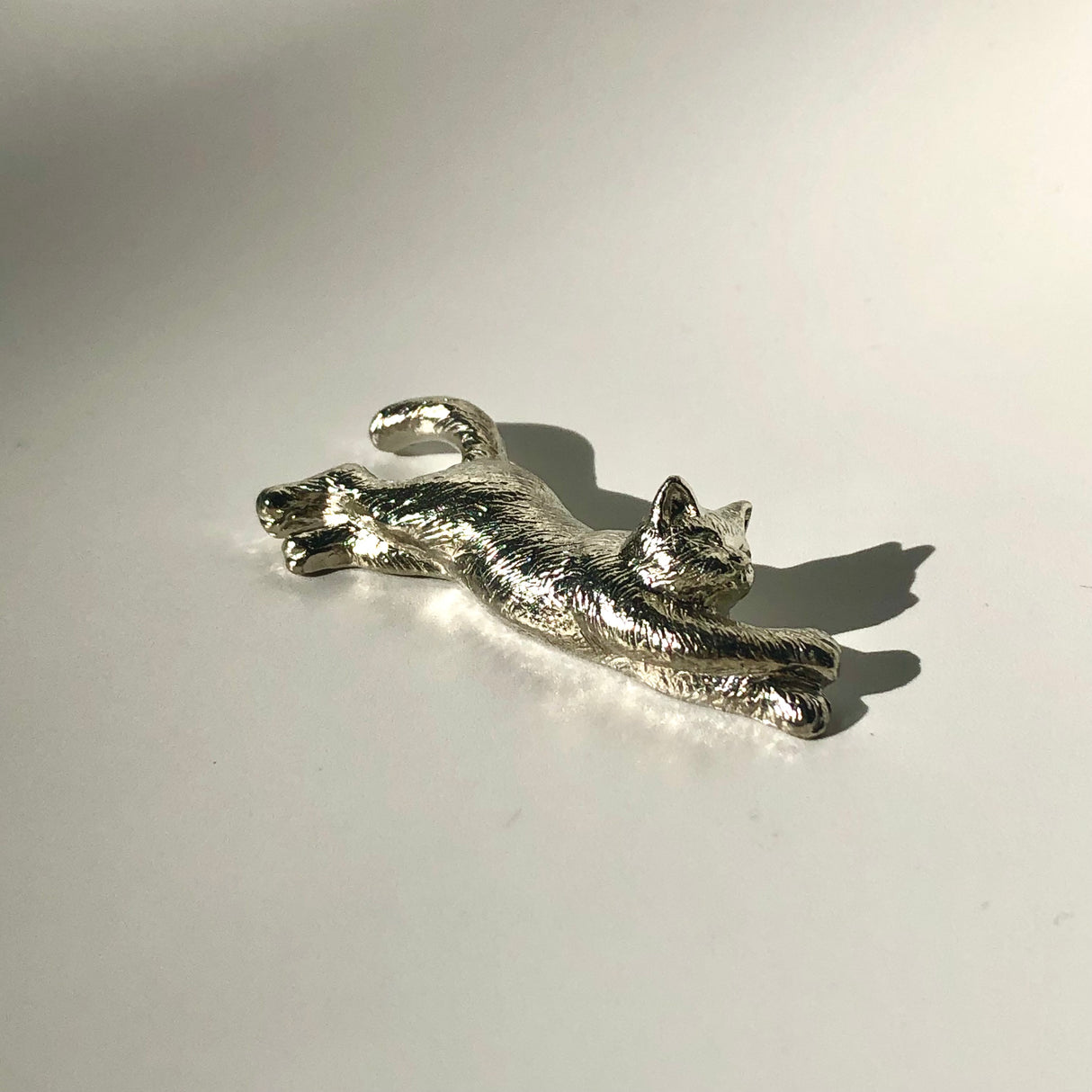 手作り錫箸置き 猫 #02 くつろぎ猫 錫製ごろん猫