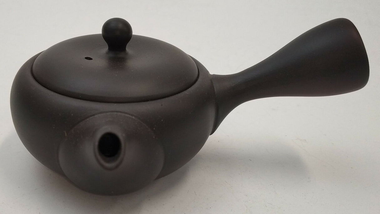 Takasuke Kiln (Y118): Tokoname mini kyusu, black 100 ml 高資陶苑