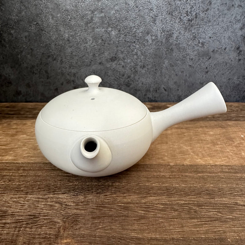 Fujita Tokuta F301 (Limited): Tamago White - Tokoname Kyusu with Ceramic Mesh Strainer (220 ml)