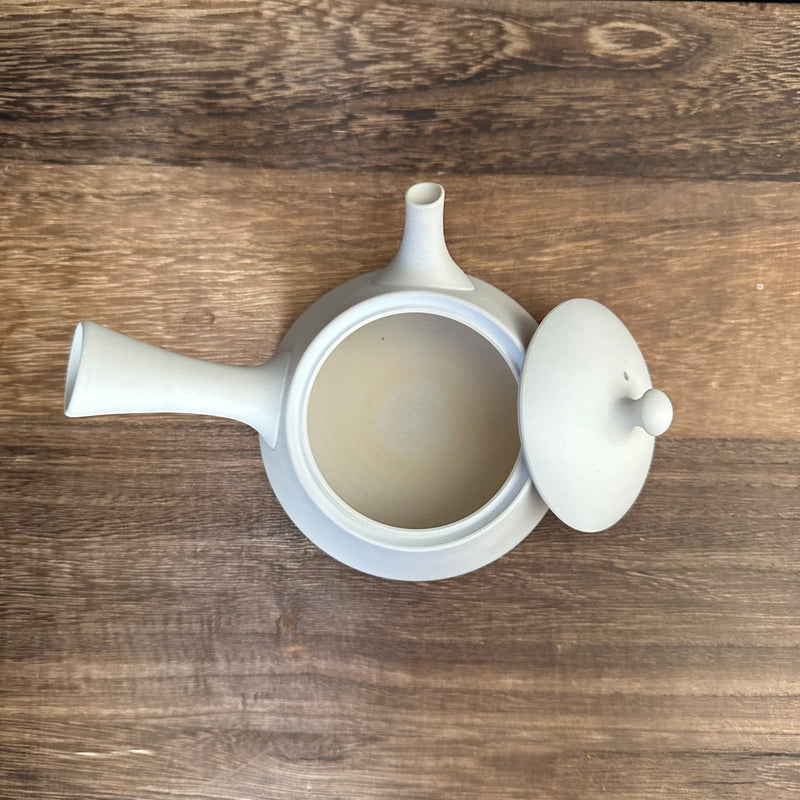 Fujita Tokuta F305 (Limited): Tamago White Triangle - Tokoname Kyusu with Ceramic Mesh Strainer (230 ml)
