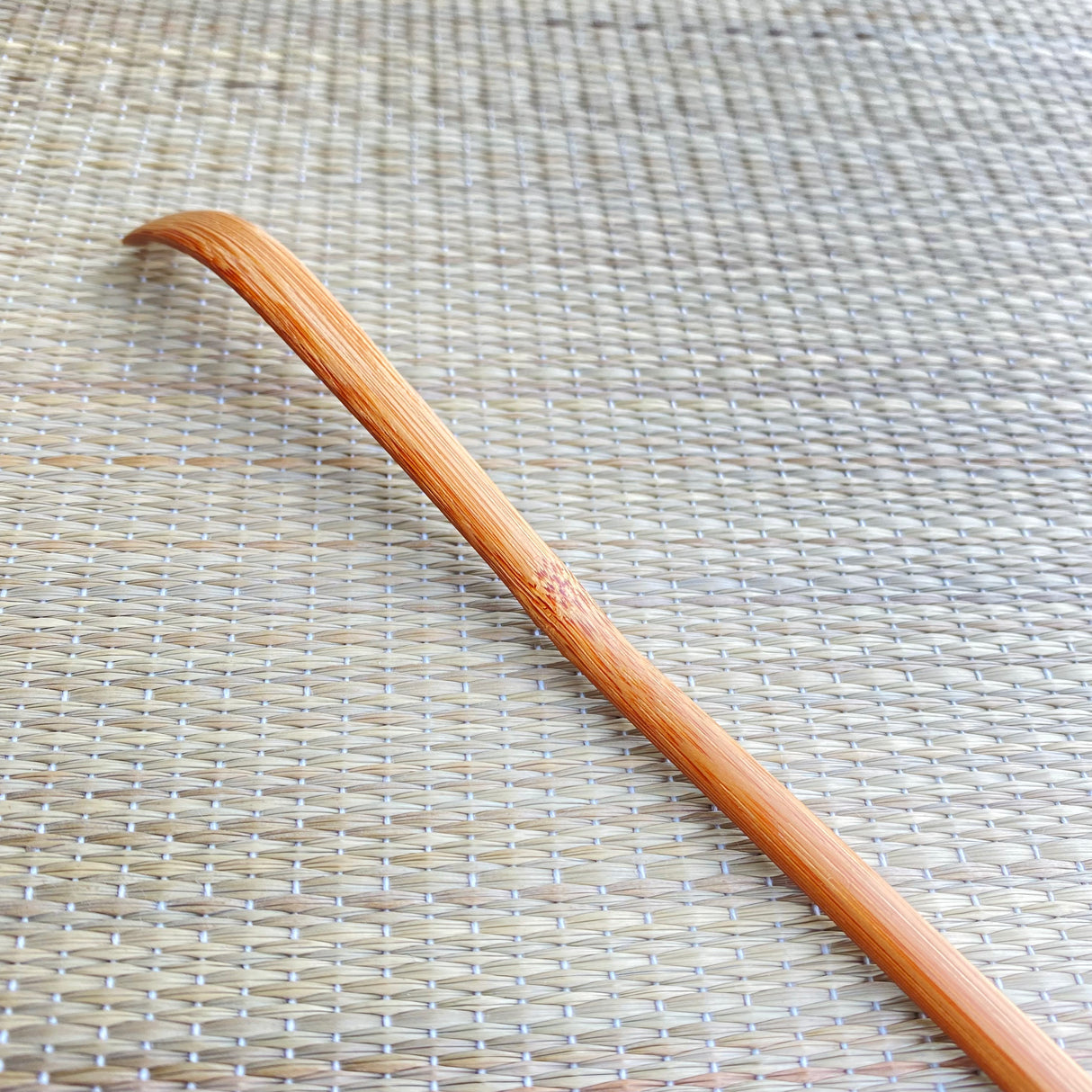 Suikaen Tanimura Yasuburo: Susudake Chashaku, japanilainen Dark Bamboo Tea Scoop 煤竹茶杓 - (Tilaa nyt helmikuun 2025 kohdetoimitukseen)