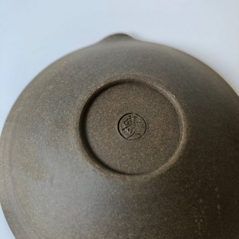 Isobe Ceramics se117 (Tsuzuki Yutaka): Earth Sakura, Tokoname Shiboridashi Kyusu Brown 70 ml, 焼〆桜 絞り出し - Yunomi.life