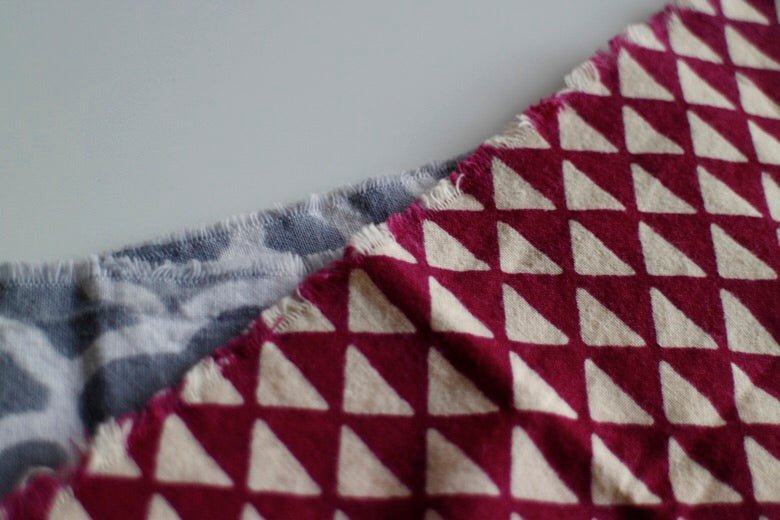 Maeda Senko: Tenugui Hand Cloth “Moon and Sakura”, Shikisai Series April - Yunomi.life