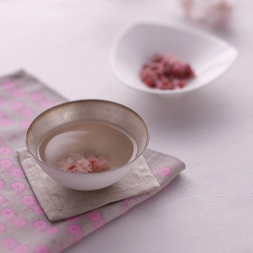Obubu Tea: Sakura Flowers Herbal Tea - Yunomi.life